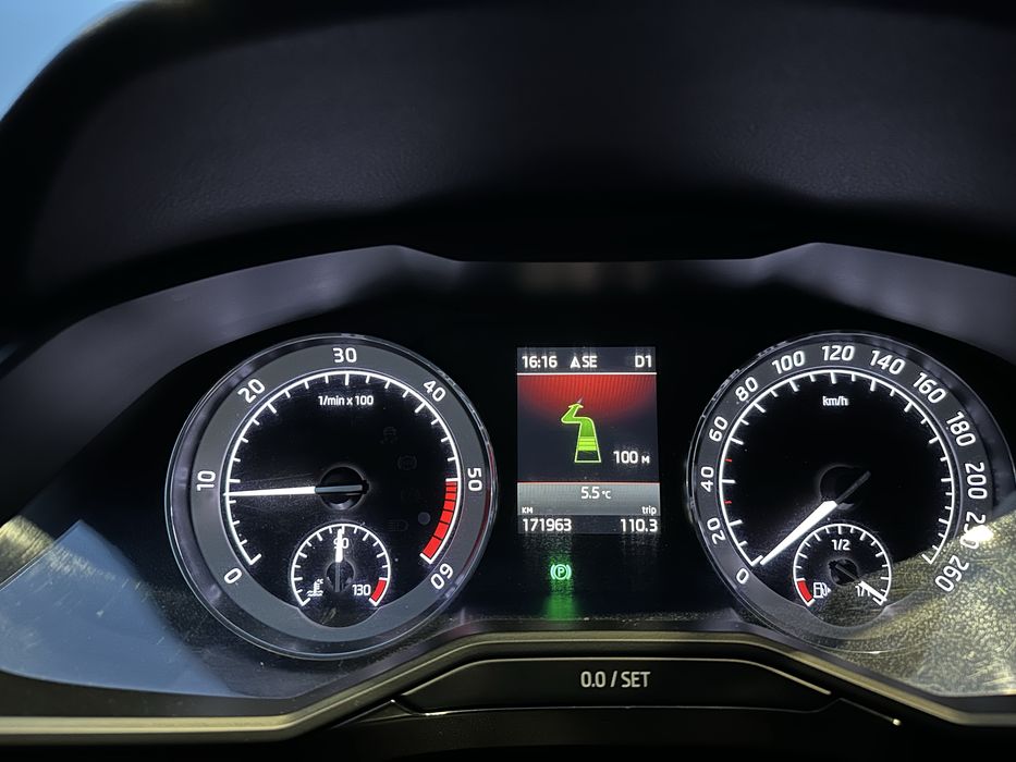 Приборная панель Шкода Супер б третий 2018 год