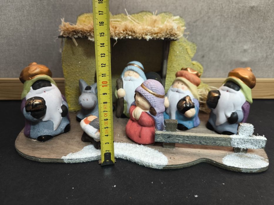 Presépio Cerâmica e Madeira
Presépio decorativo com figuras em cerâmic