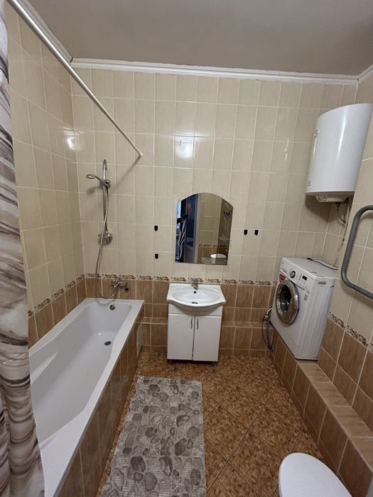 Здається тепла однокімнатна квартира ! метро Чернігівська!