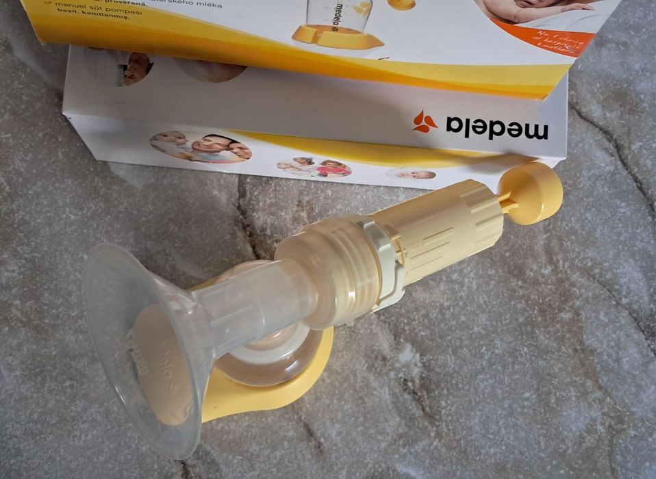 Механічний молоковідсмоктувач  medela