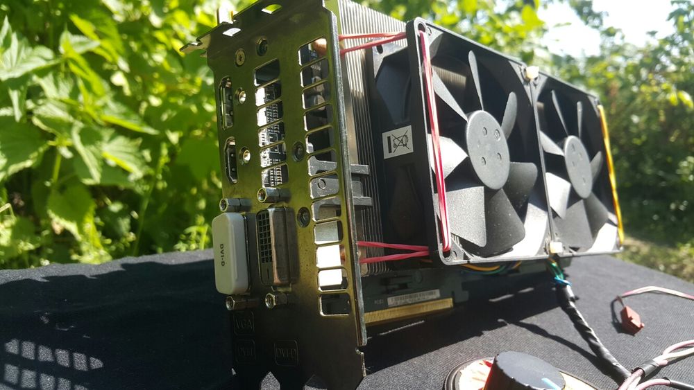 Видеокарта Asus HD 7950 3 GB GDDR5 с реобасом