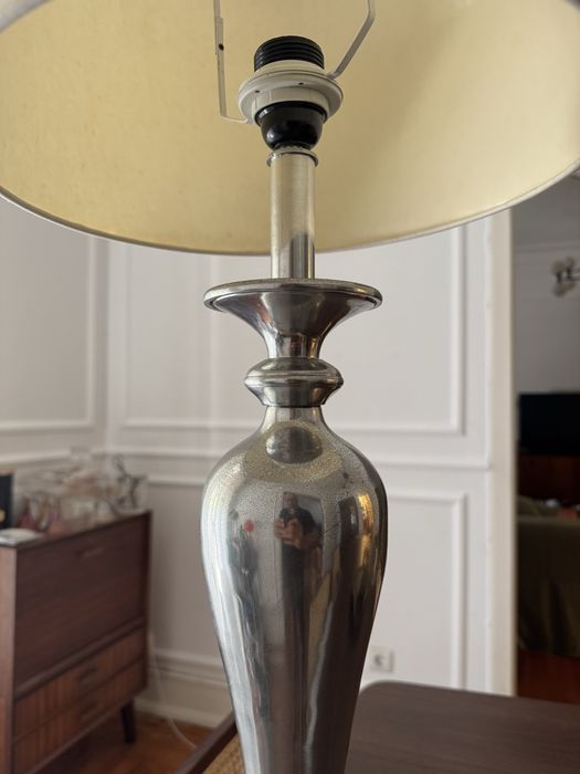 Candeeiro de Mesa  Estilo Neoclássico em Metal