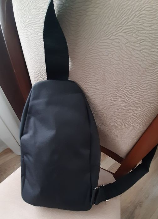 Сумка через плече чорного кольору