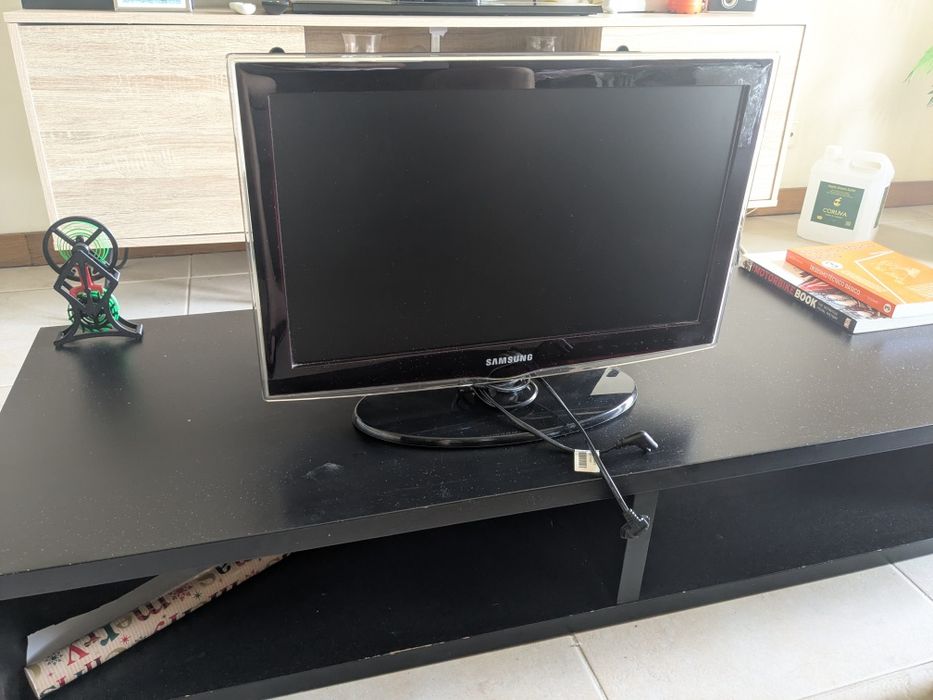 Televisão Samsung 22" (Modelo LE22D450G1W) - Como Nova