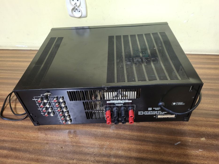 Akai AM-37 1990s – solidny japoński wzmacniacz hi-fi 60 W + phono MM