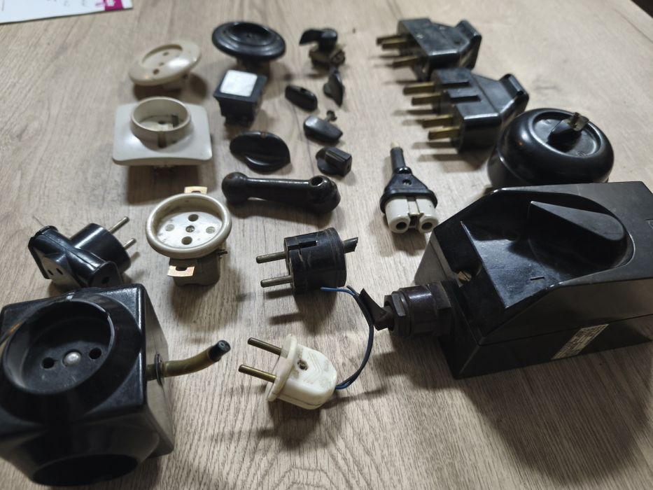 Stare gniazda przełączniki