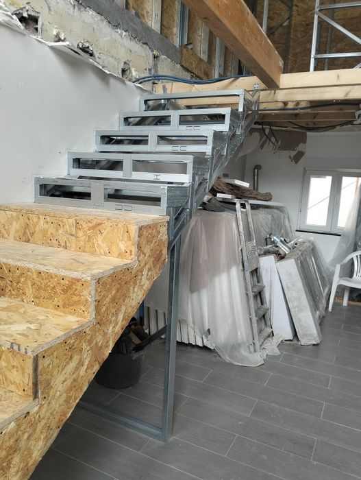 Escuta construções de escadas em aço leve