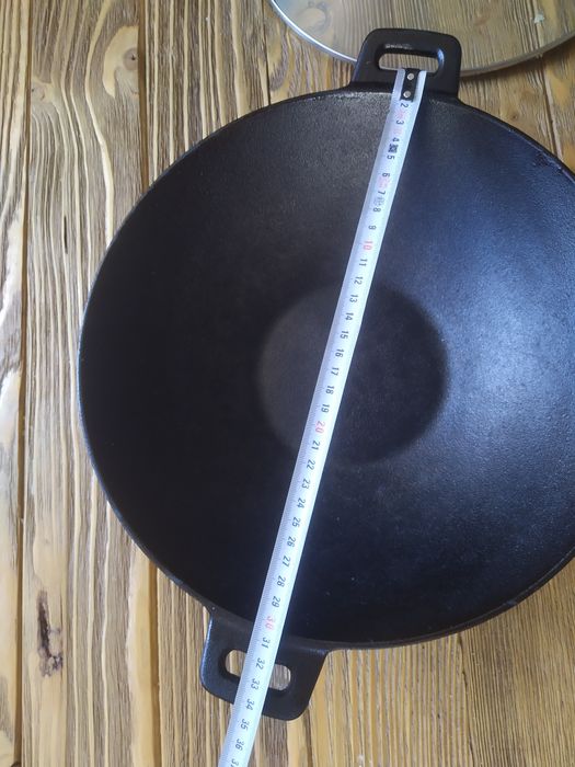 Wok żeliwny 31 cm