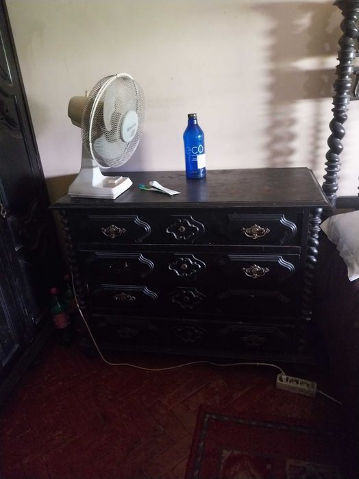 Comoda antiga em pau santo maciço- estilo clássico