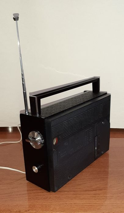 Продам  радіоприймач VEF -202