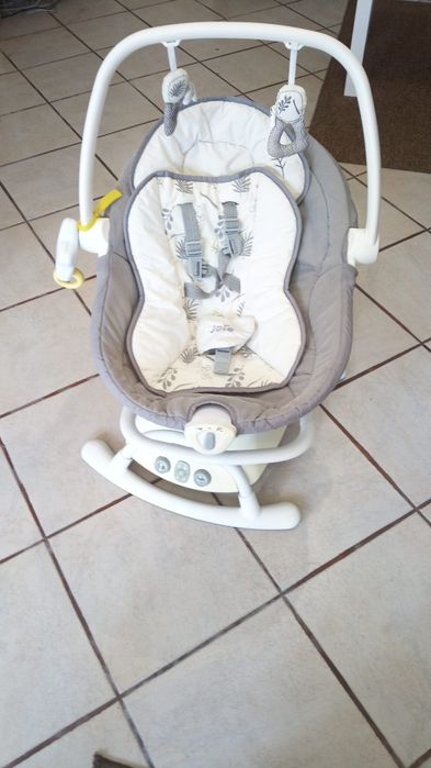 Cadeira relaxar com base que permite movimentos