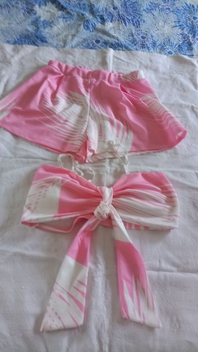 Top de verão com calção de praia, novo