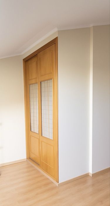 Roupeiro embutido para sotão