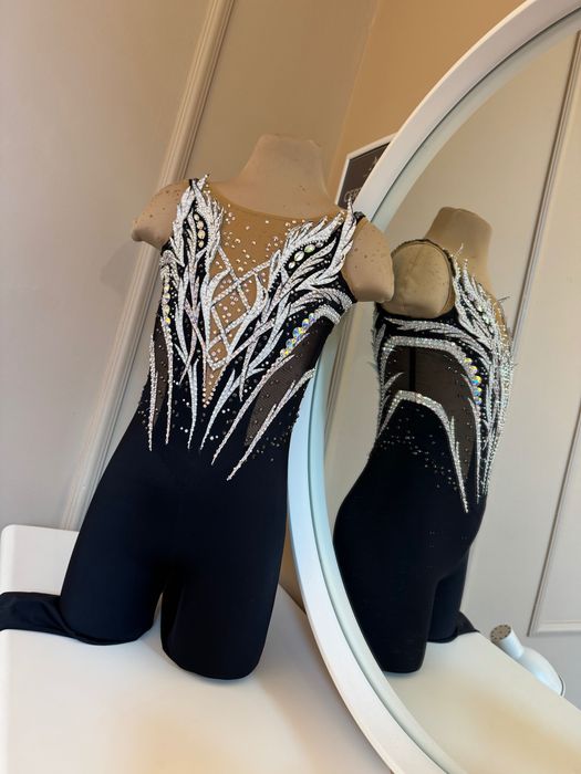 Продам комбинезон для художественной гимнастики на рост 135-145см