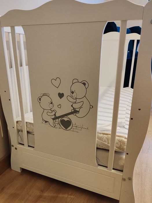 Łóżeczko dziecięce z materacem