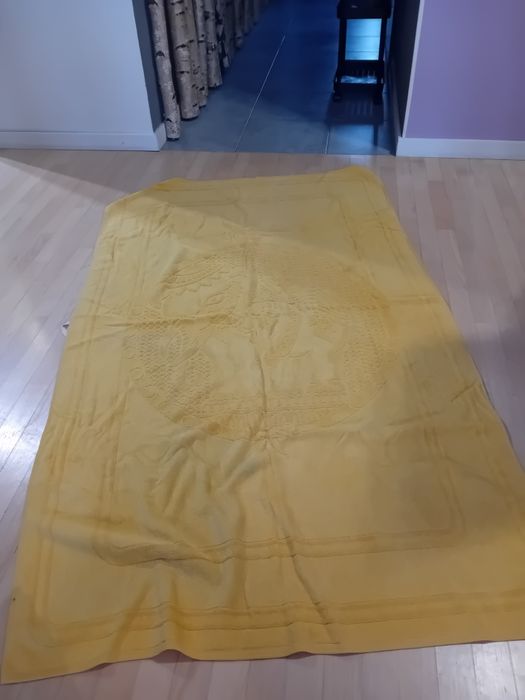 Bardzo duży wytłaczany komfortowy recznik kąpielowy