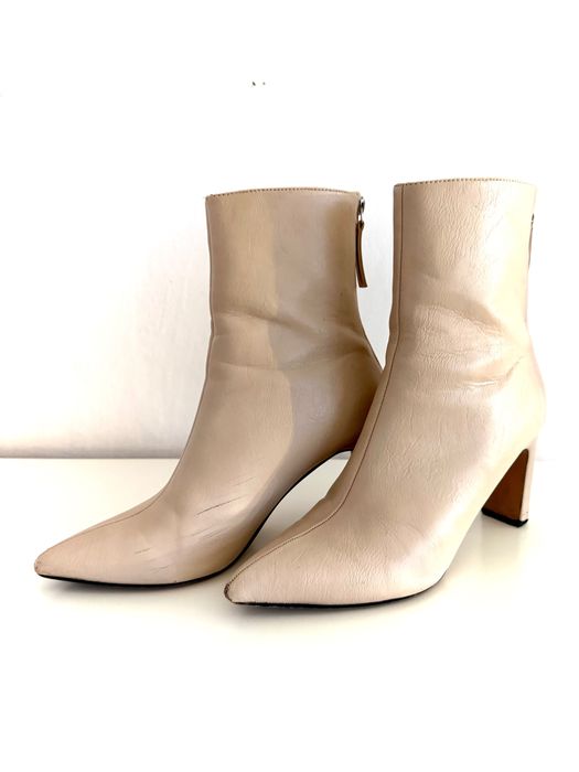 Damskie buty kozaki firmy Reserved rozmiar 37 skórzane bezowe