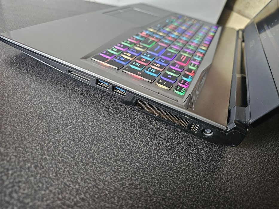 Laptop MSI Alpha 17 144hz, Ryzen 5 , RX5600 6Gb