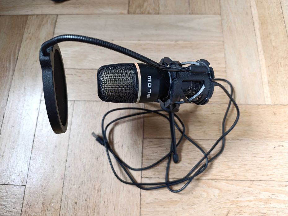 Mikrofon studyjny Blow z filtrem gąbka+podstawka w formie tripodu