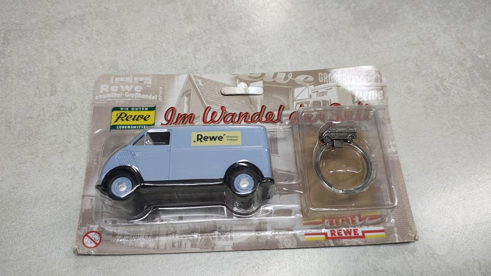 Model samochodu Rewe + brelok - skala 1:43. Edycja limitowana