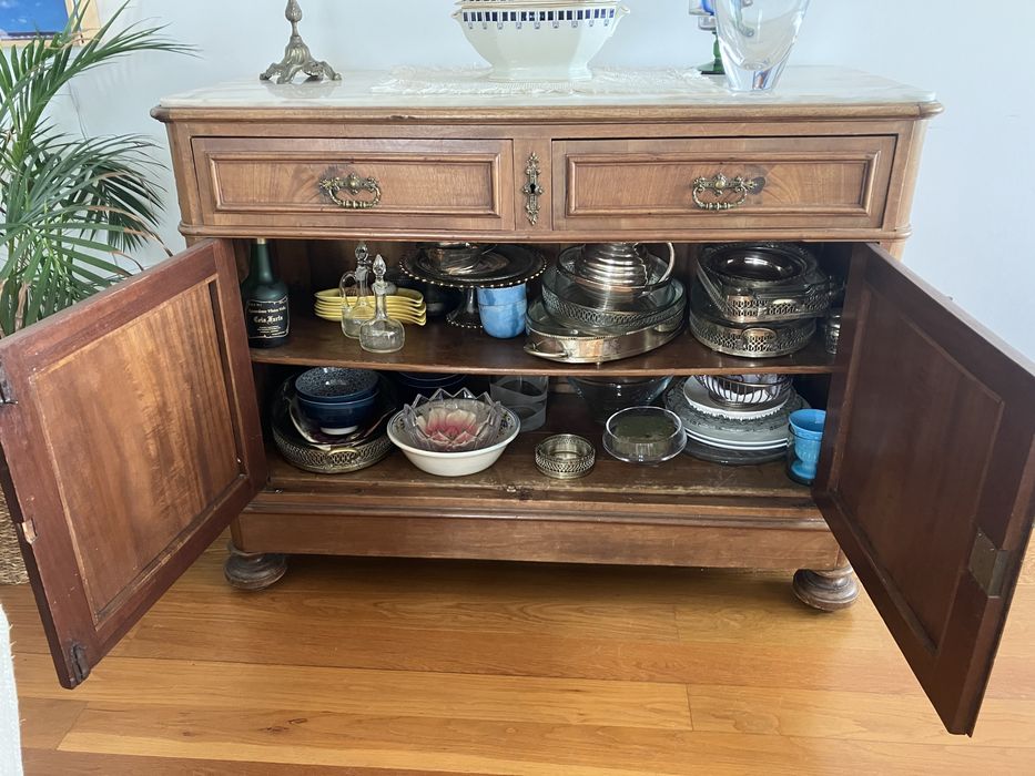 Aparador em madeira de cerejeira - peca antiga