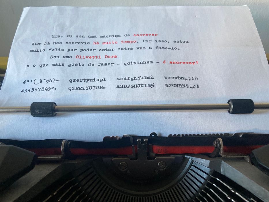 Máquina de escrever  **  Olivetti