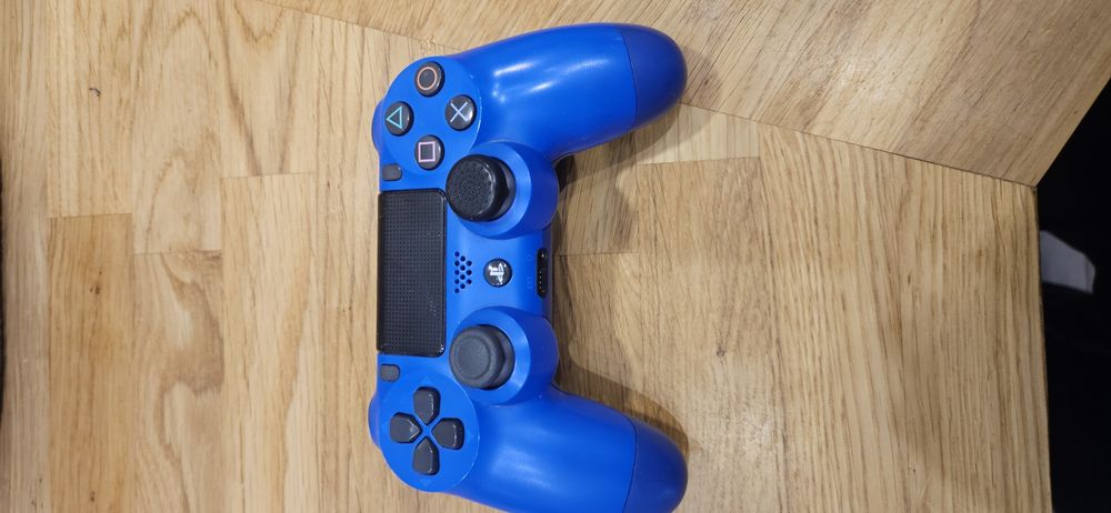 Pad ps4 niebieski zepsuty