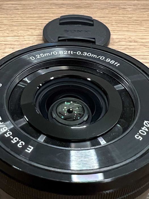 Obiektyw Sony E 16–50 mm f/3.5–5.6 OSS (I generacja, 2012)