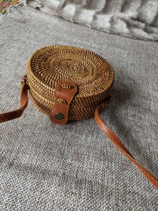 Жіноча кругла плетена сумочка Rattan Bali з ротанга на кнопці