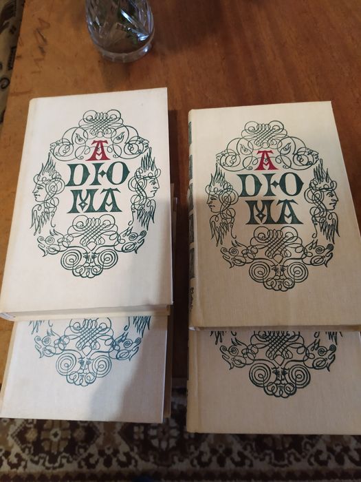 Продаются 4 тома книг Дюма.