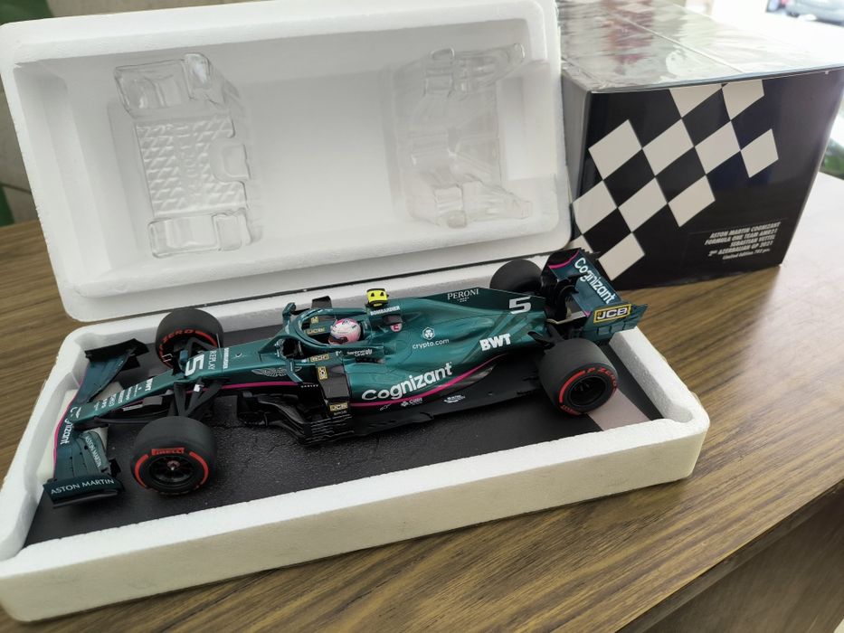 Aston Martin AMR21 F1 Vetell 2021 Minichamps 1/18