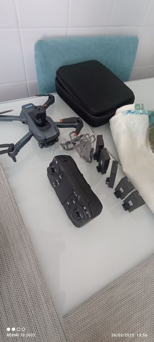 Drone Drone pequeno com 5 baterias novo muito bom