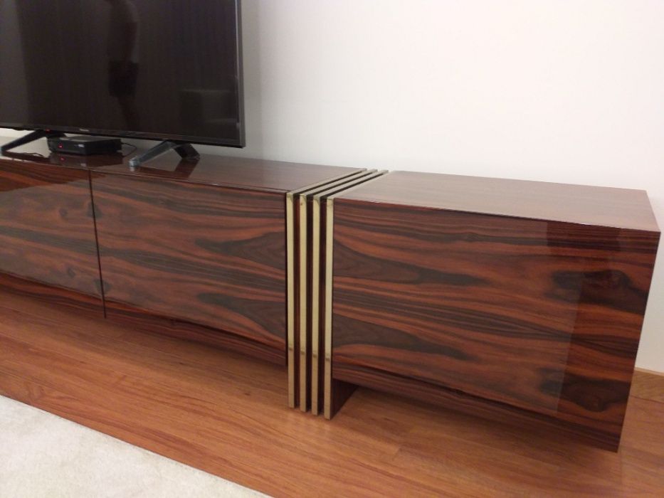 Móvel Tv 5 Portas Pau Ferro Alto Brilho + Inox Dourado