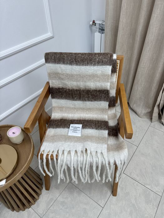 Wełniany nowy szal Acne Studios