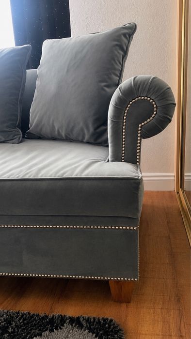 Elegancka sofa glamour - welur + srebrne nity