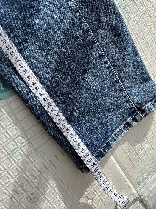 Жіночі джинси с розрізами