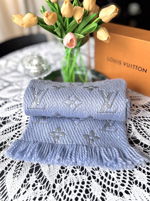 Nowy szal Louis Vuitton Logomania niebieski baby blue