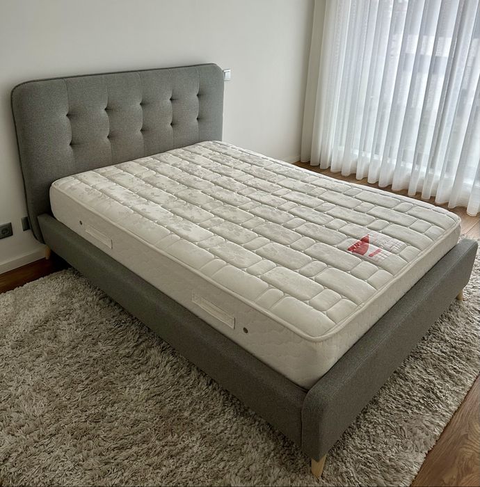 Cama de casal com colchão
