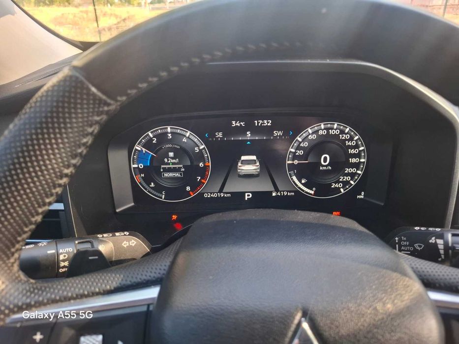 Продам машину Mitsubishi Outlander 2023 — SE,