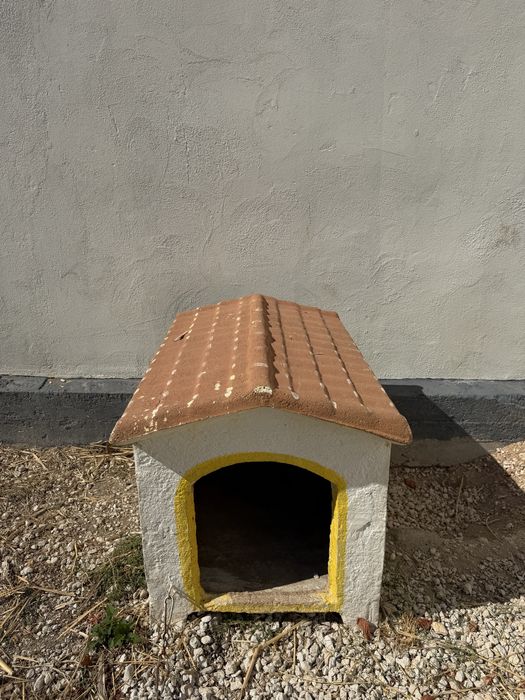 2 Casotas para Cão em Cimento / Betão – Muito Resistentes