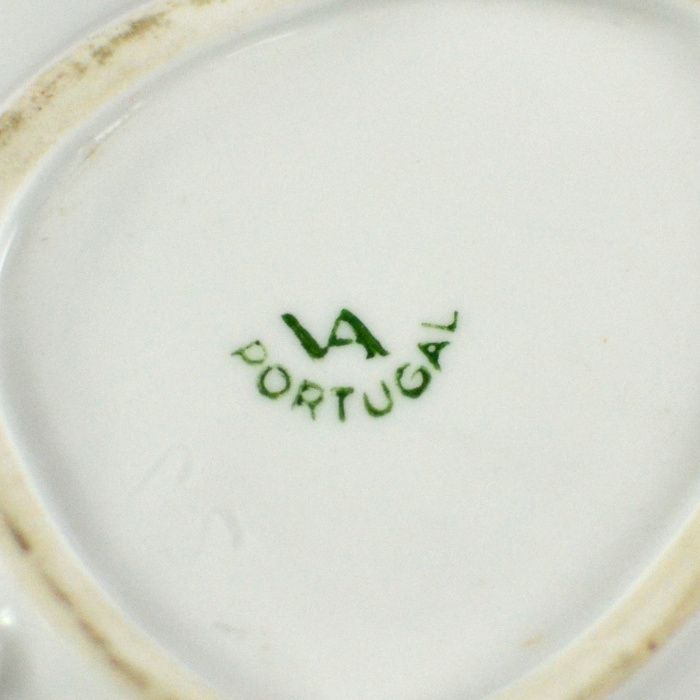 Pequeno prato/covilhete em forma de folha em porcelana da Vista Alegre