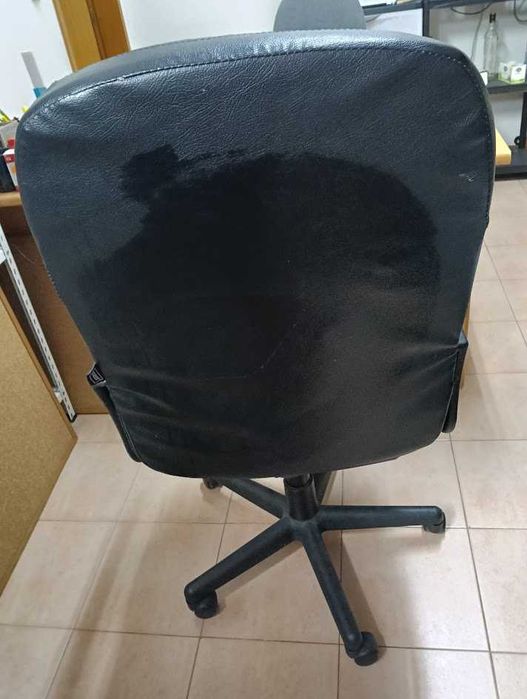 Cadeira de escritório ou quarto de cor preta
