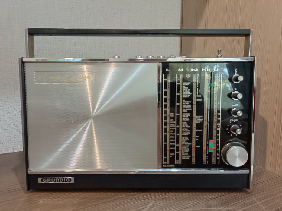 Universum Senator Магнитола Grundig