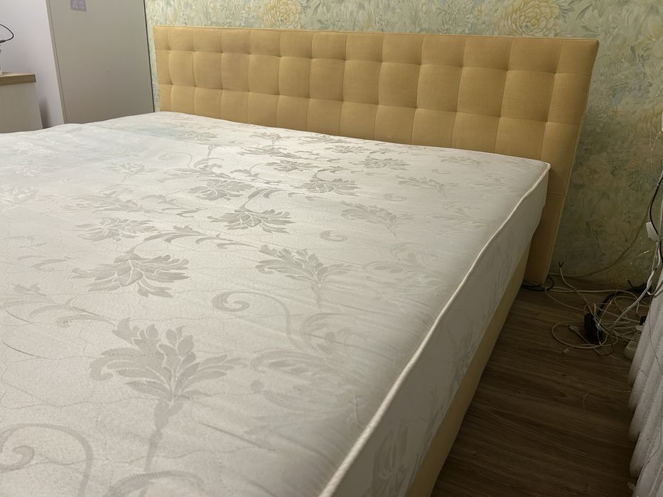 Кровать двухспальная 180X200 с матрасом