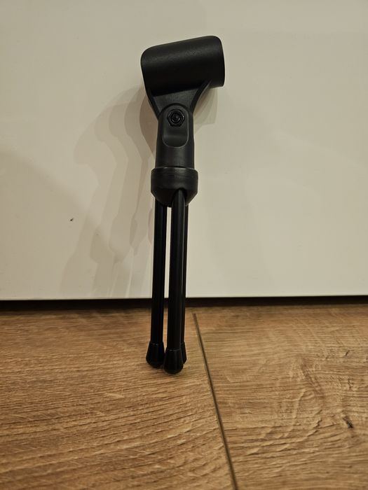 Sprzedam mikrofon przewodowy.