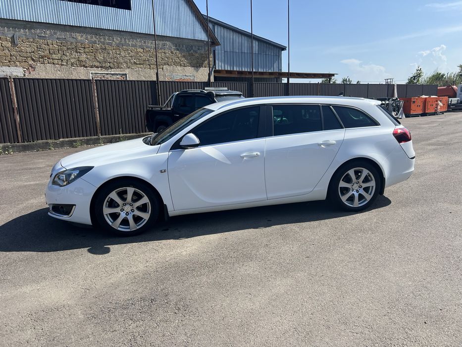 Продається Opel INSIGNIA SPORTS TOURER 2014 року 2.0 дизель