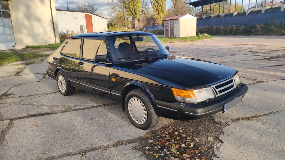Saab 900