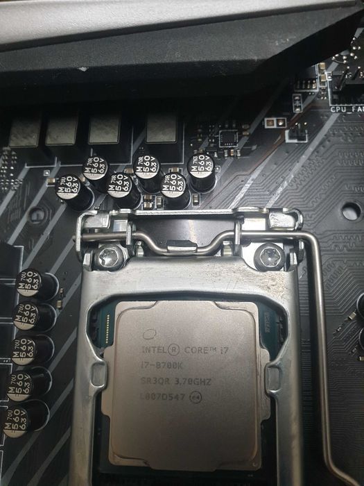 processador intel i7 3.70 + board msi z370+ram gskills ripjaws v16 gb