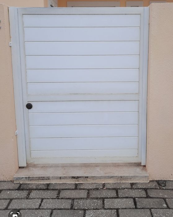 Portão + portão branco de alumínio