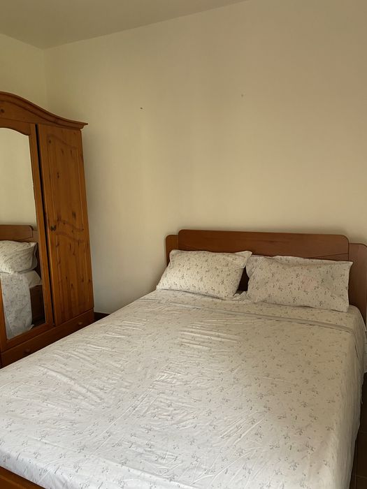 Quarto espaçoso, luminoso e pronto a entrar